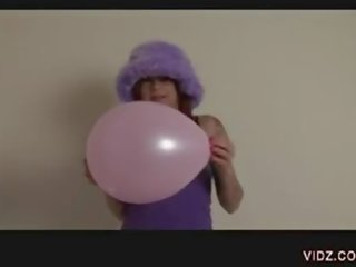 Captivating harlot rubs Pussy against balloon